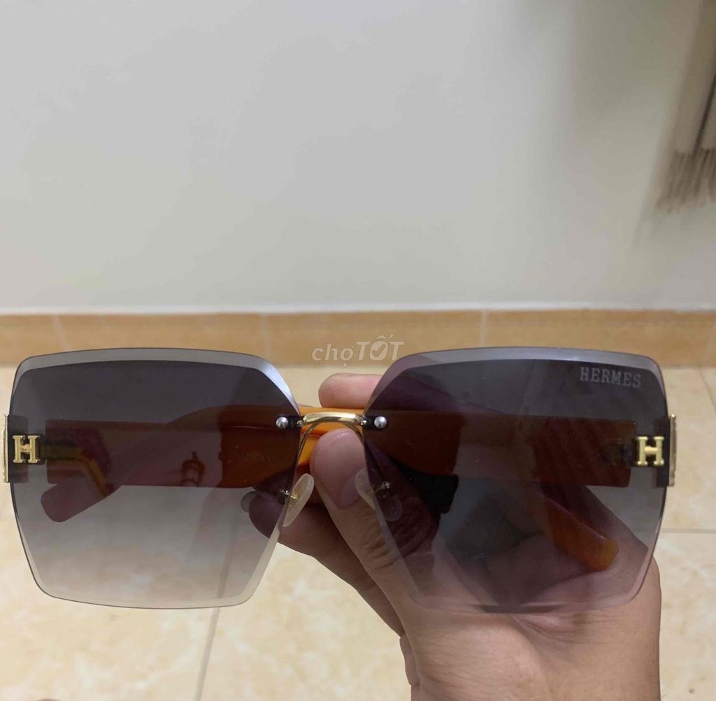 Kính râm Hermes, Gucci. Mua bán Phụ kiện thời trang khác tại Quận Hai Bà Trưng Hà Nội được đăng bởi Nguyễn Tùng Dương hình 1