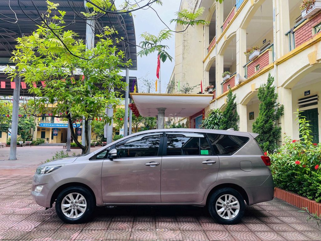 Tôi cần bán chiếc xe ô tô Toyota Innova 2.0E 2020. Mua bán Ô tô tại Quận Cầu Giấy Hà Nội được đăng bởi Thầy Minh hình 3