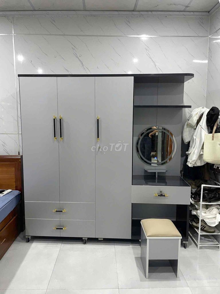 Tủ nhựa kèm bàn trang điểm 3 cánh Xám mới. Mua bán Tủ, kệ gia đình tại Quận Liên Chiểu Đà Nẵng được đăng bởi Nội Thất TN  hình 1