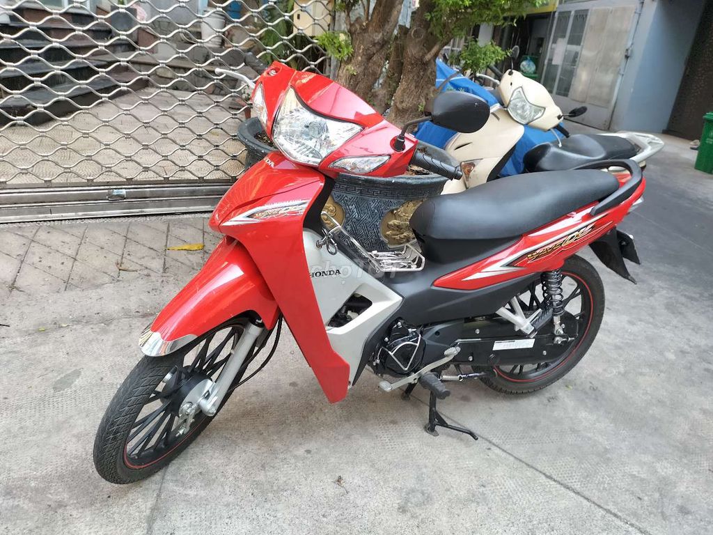 Honda chính chủ mua mới ít sử dụng mới đi hết roda