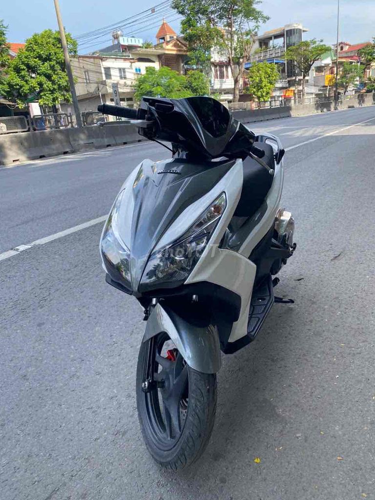 Honda airblade fi chính chủ đời cao êm đẹp mê ly. Mua bán Xe máy tại Quận Hồng Bàng Hải Phòng được đăng bởi Ly  hình 5