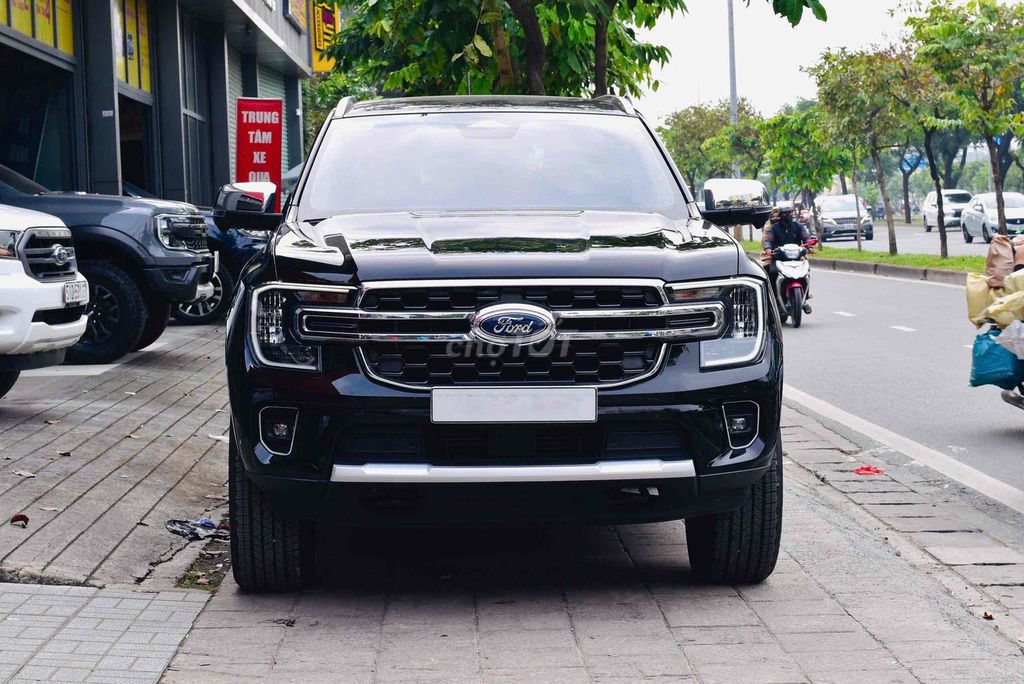 Ford Everest Titanium 2023 màu đen - 54000 km