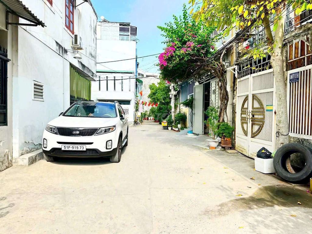 nhà 5x9m 2 tầng hẻm xe hơi kế Phú Mỹ Quận 7 4.99 tỷ