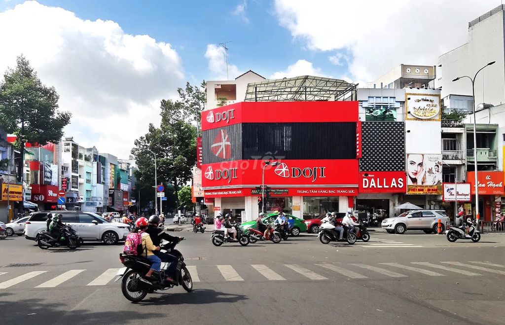 Góc 2MT 231 đường 3/2, P10, Quận 10. DT: 12x18m. T 2L ST. DTSD: 650m2