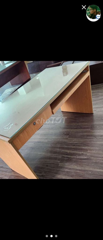 Bàn văn phòng Gỗ Kính 1m4x70cm Mới. Mua bán Bàn ghế tại Huyện Hóc Môn Tp Hồ Chí Minh được đăng bởi Lâm hình 1