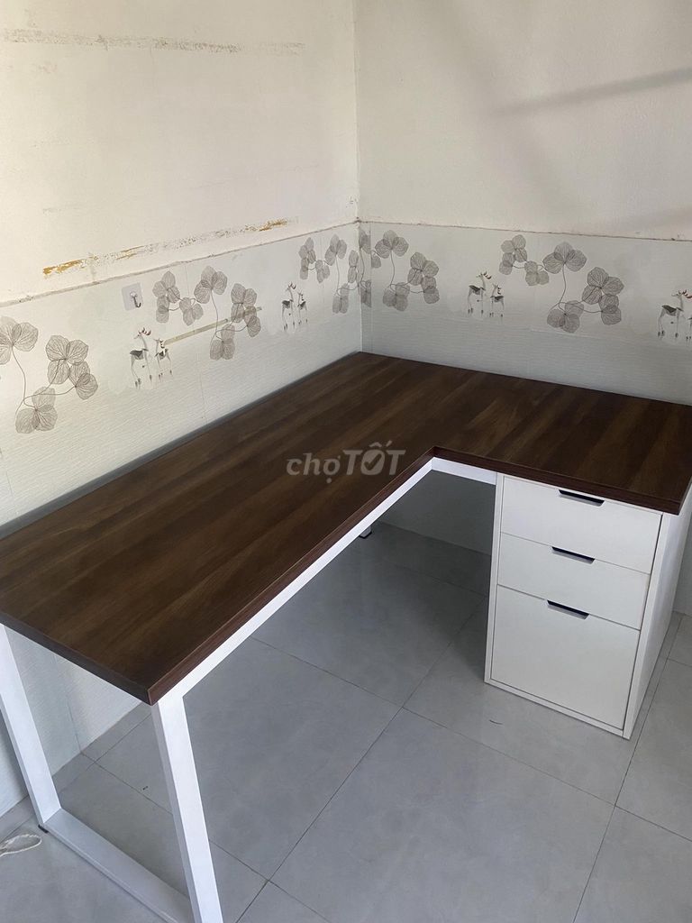 Bàn làm việc IKEA gỗ chữ L. Mua bán Bàn ghế tại Quận Liên Chiểu Đà Nẵng được đăng bởi Trương Tấn Sang hình 1