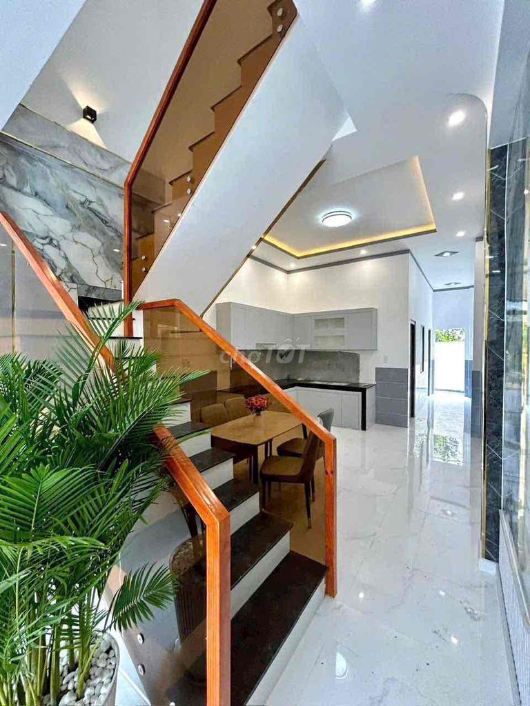 NỢ DÍ GIẢM 260tr BÁN GẤP CĂN NHÀ LẦU HOÀN THIỆN THEO Ý GIA CHỦ MỚI