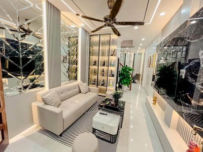 Townhouse 40 m² · 4 bed · Phố Hồng Mai