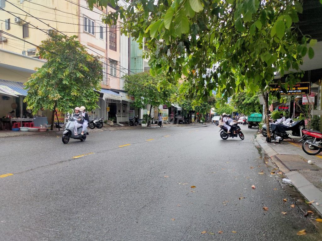 Three-storey house with shop space on Trần Cao Vân — photo 5