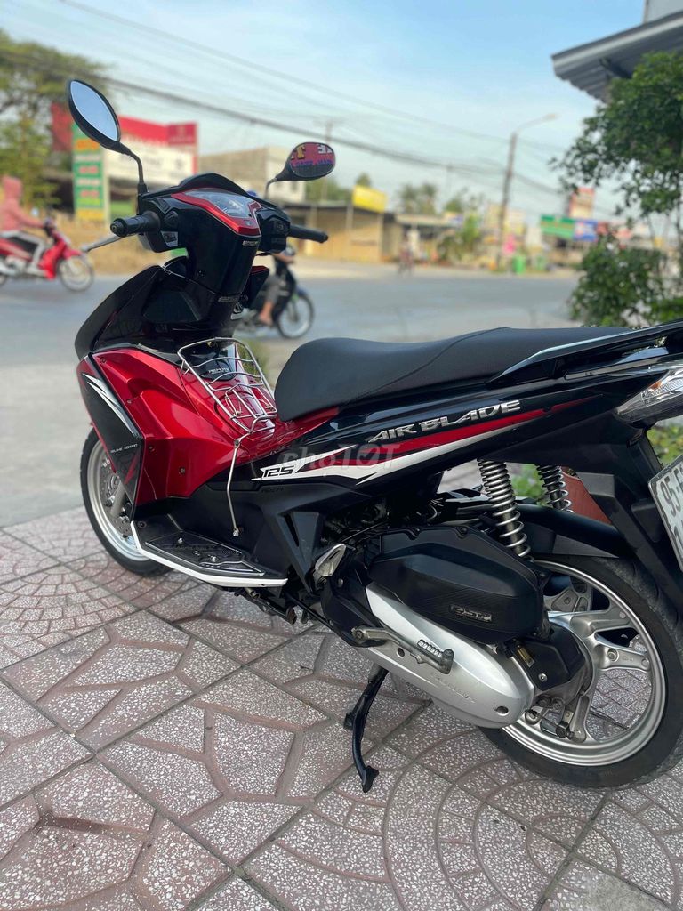 Honda Air Blade 2013 125 Đỏ đen. Mua bán Xe máy tại Quận Cái Răng Cần Thơ được đăng bởi CẦM ĐỒ TRUNG TÍN  hình 9