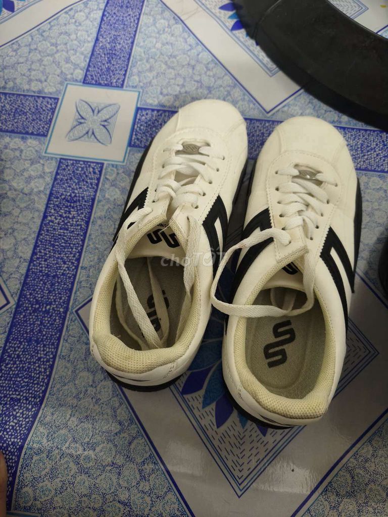 Giày thể thao Unisex Trắng Đen Size 38. Mua bán Giày dép tại Quận Tân Phú Tp Hồ Chí Minh được đăng bởi nhi hình 1