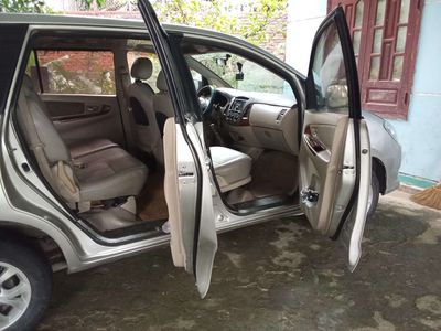 Toyota Innova 2008 G - 5 km