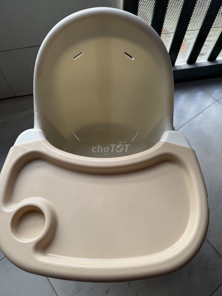 Ghế ăn dặm nhựa màu Kem. Mua bán Mẹ và bé tại Huyện Hóc Môn Tp Hồ Chí Minh được đăng bởi Trinh Bui hình 1
