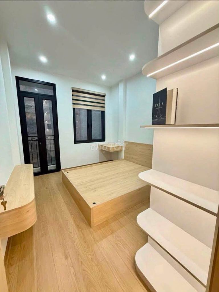 Дом в районе Луонг Кхань Тхьен, 34м2, 4 спальни, рядом с озером Ден Лу