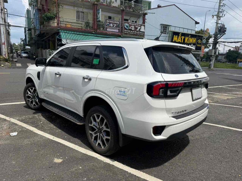 Ford Everest Titanium 1 привод, практически новый, 14 000 км