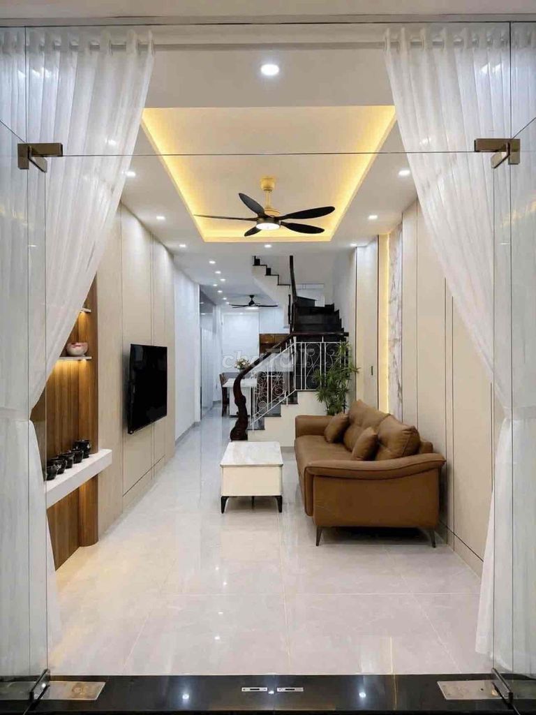 Nhà bán chính chủ Cao Thắng, Phường 3, Q3 - 3.7x10 - xe hơi thông