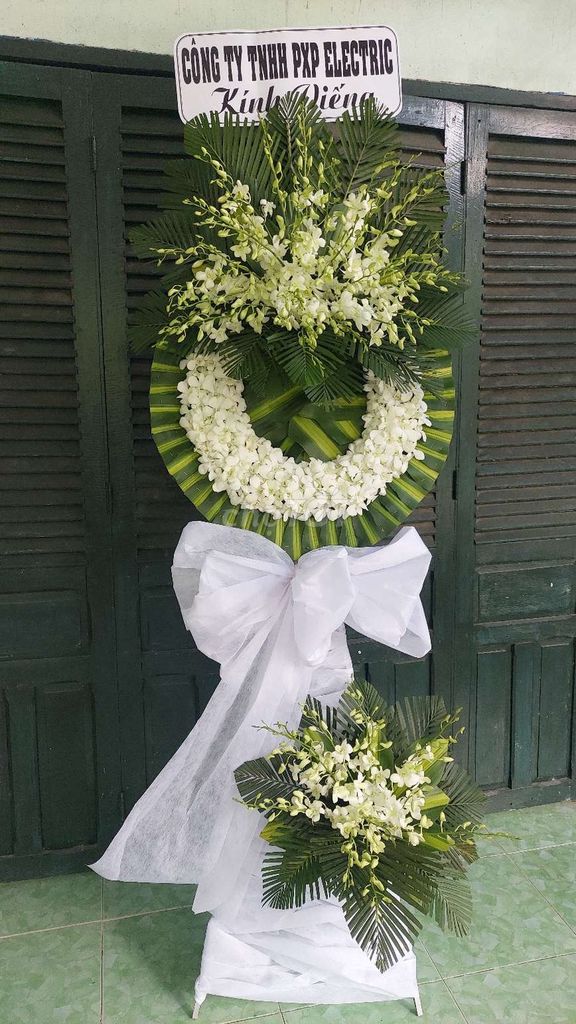 Vòng hoa tang lễ Hoa tươi Trắng, Xanh lá. Mua bán Cây cảnh, đồ trang trí tại Huyện Châu Thành Bến Tre được đăng bởi Út Nhàn Nguyễn hình 1