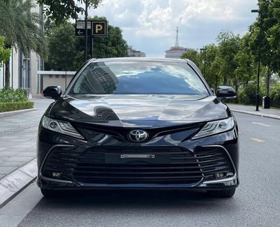 Toyota Camry 2021 2.0Q Đen nội thất kem 41.000 km