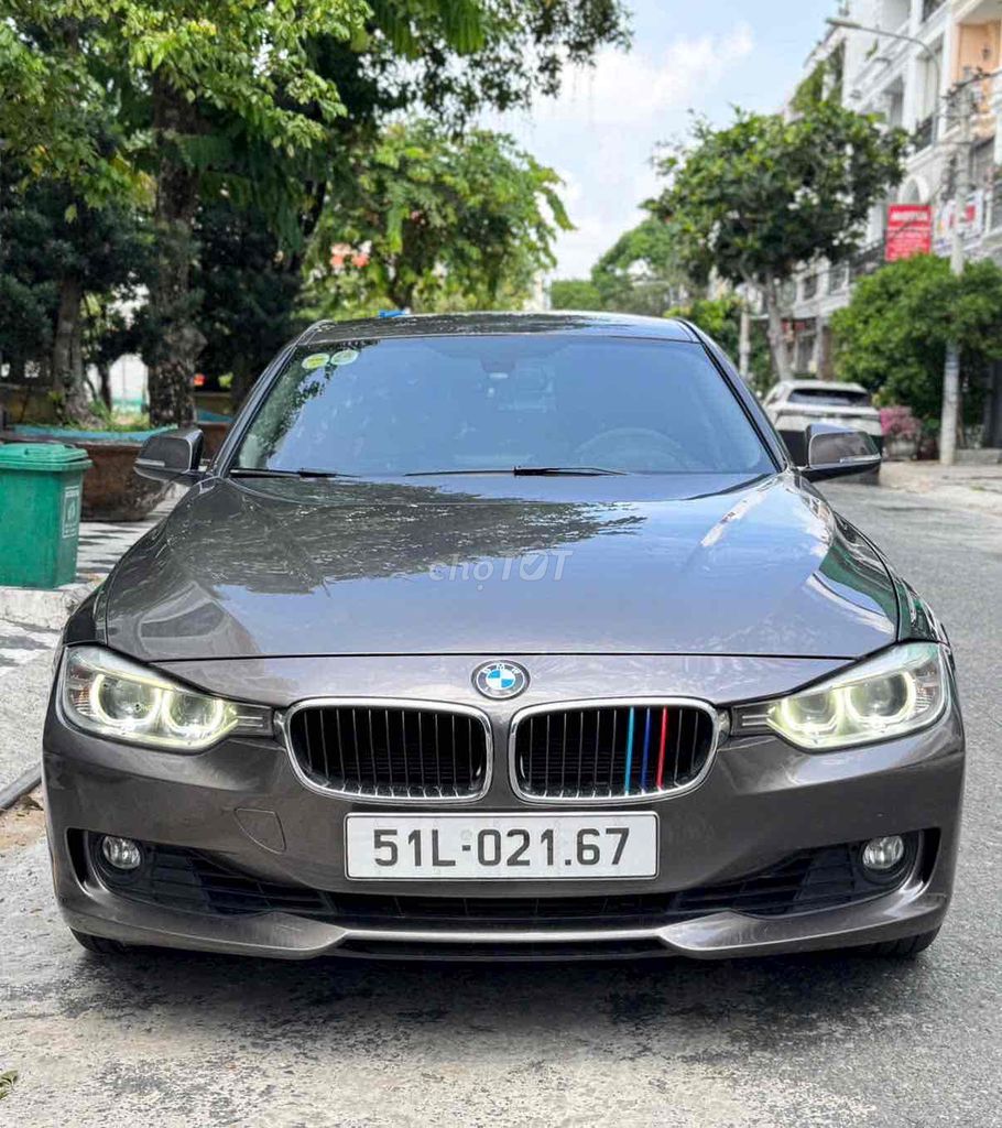 BMW 320i 2014 Серый 66.000 км