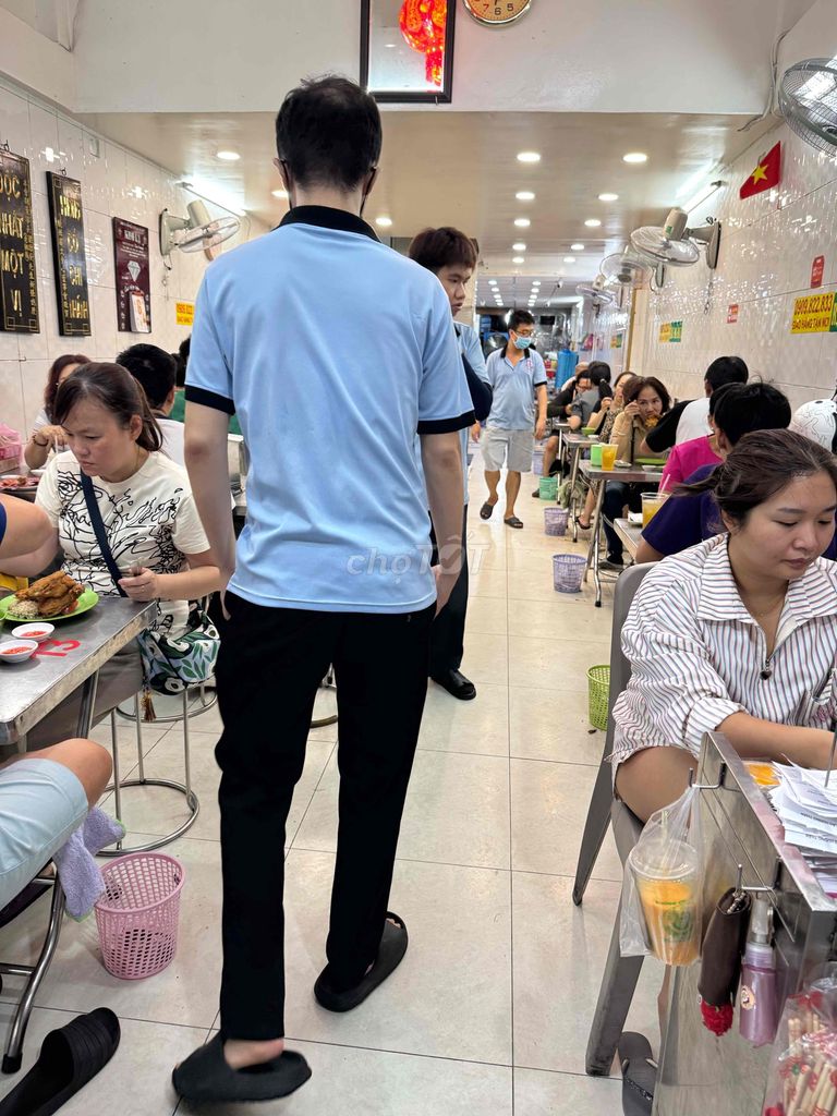 TUYỂN 4 NHÂN VIÊN PHỤC VỤ 14h40 - 23h lương 200k. Việc làm Nhân viên phục vụ tại Quận 5 Tp Hồ Chí Minh được đăng bởi Trung Nguyên hình 1