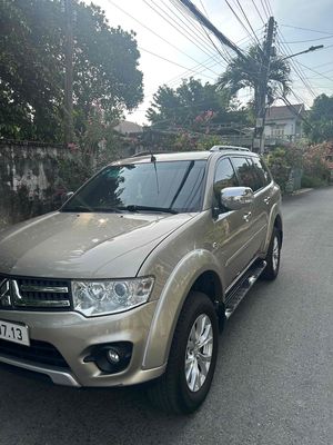 Mitsubishi Pajero Sport 7 chỗ Tự động Xăng Vàng cá