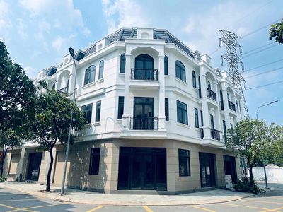 BÁN GẤP nhà 3 TẦNG HOÀN CÔNG giá Ngộp full nội thất đối diện công viên