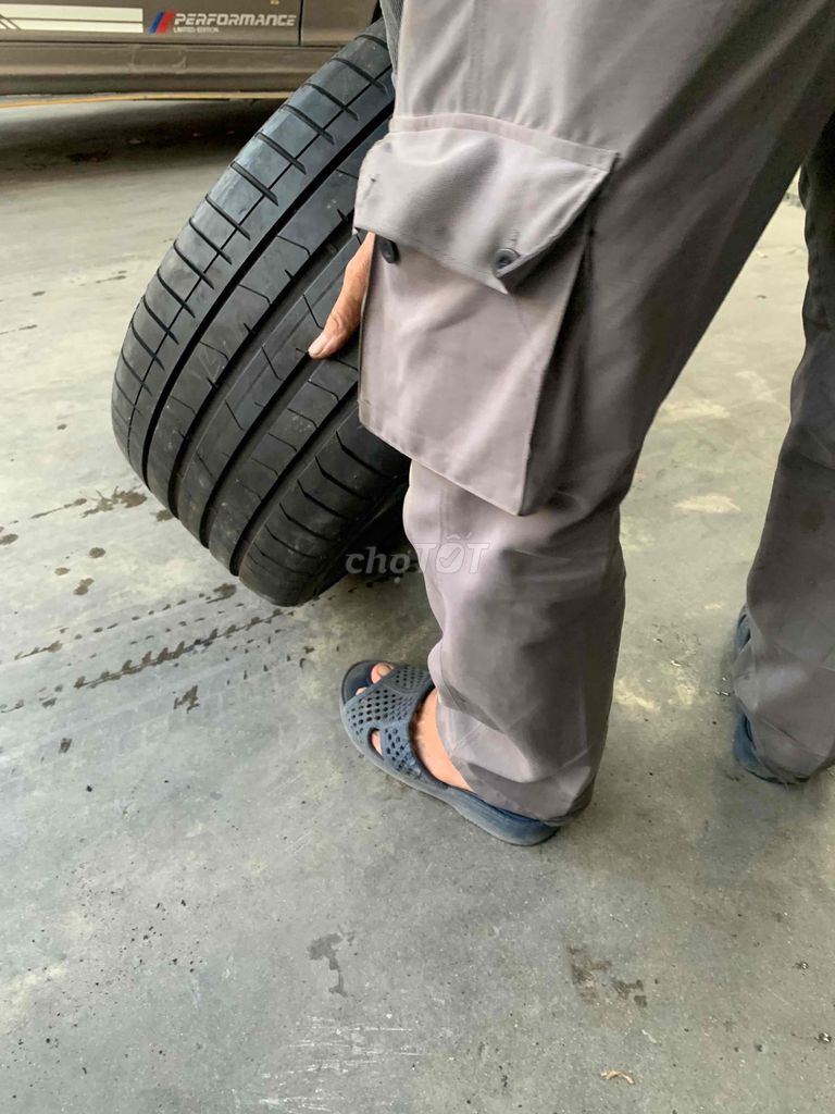 bán rẻ 245/40/19 atlat mới 99,9%. Mua bán Phụ tùng xe tại Quận 7 Tp Hồ Chí Minh được đăng bởi Tony Tèo hình 3