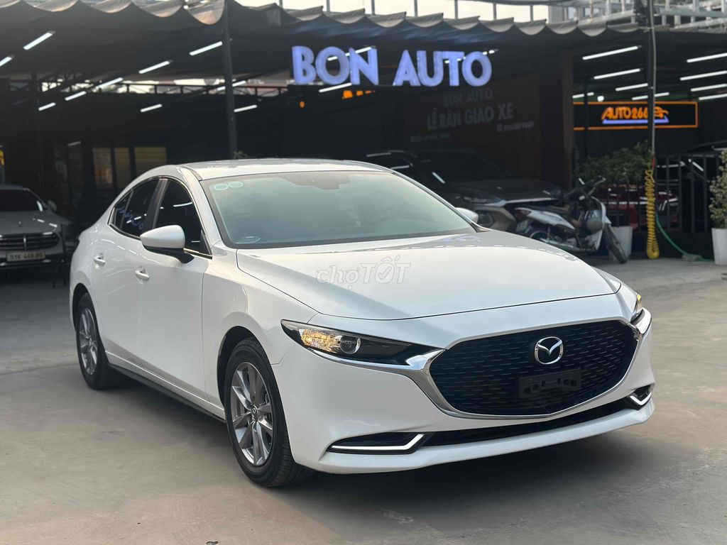 Mazda 3 2022 - bản luxury màu trắng