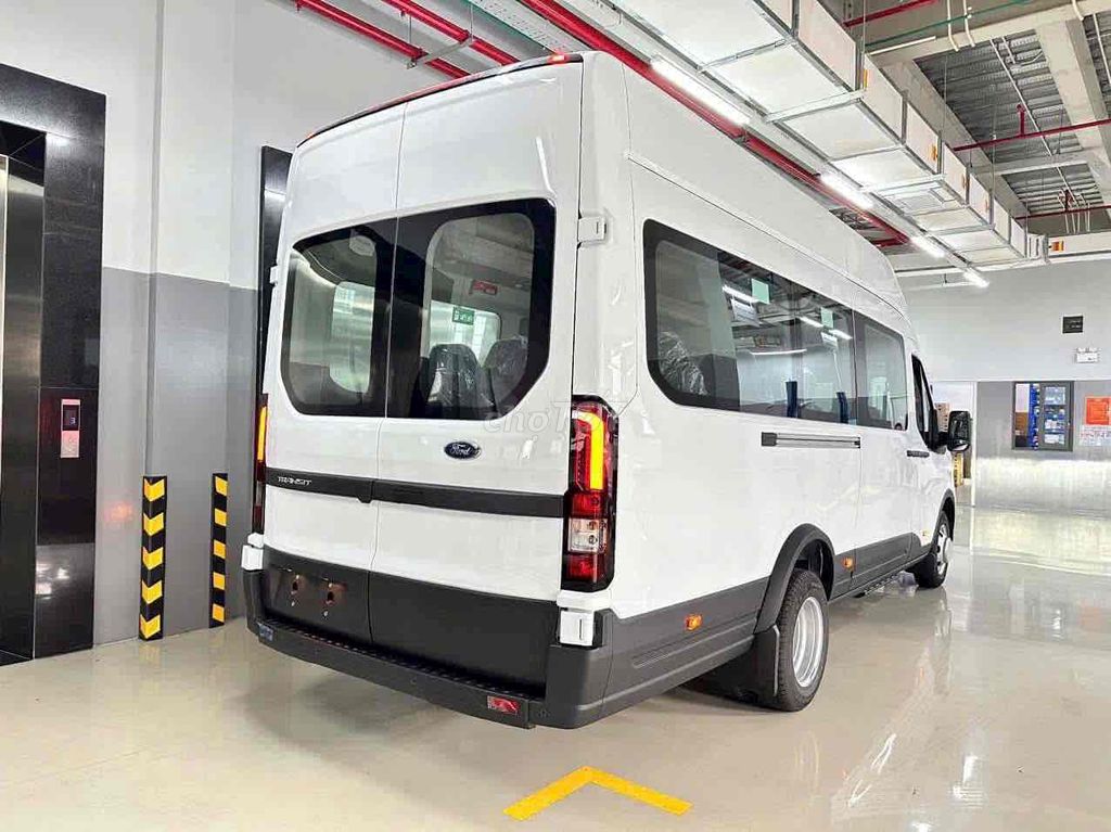 Transit Premium 18 chỗ màu Trắng xe sẵn giao ngay. Mua bán Ô tô tại Huyện Châu Thành Tiền Giang được đăng bởi Khiêm Ford Phú Mỹ hình 2
