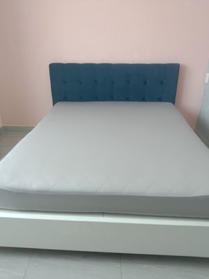 Bộ giường + nệm 1.2m *2.0m ,màu trắng, mới 90%