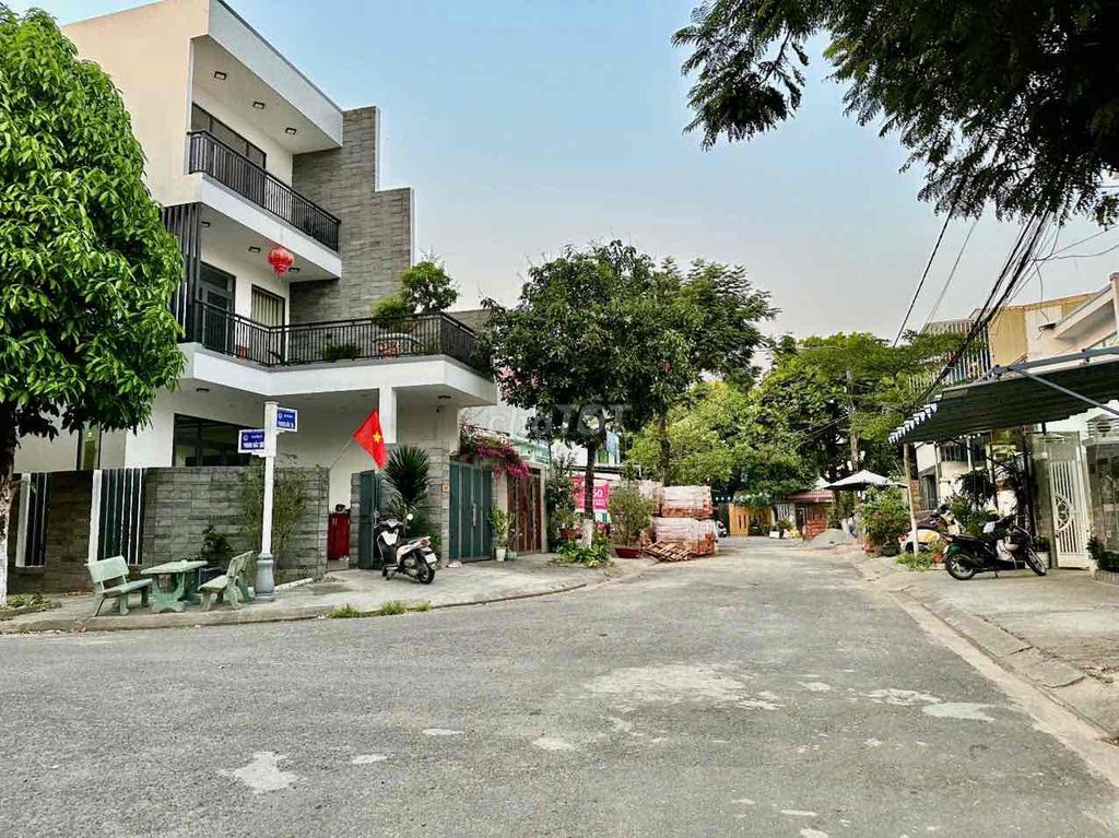 bán nhà 2 tầng dt đất 100m2 giá chỉ bằng đất kiệt