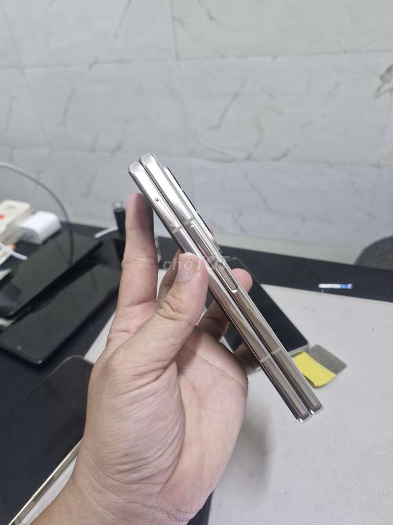 Samsung Galaxy Z Fold4 12GB Trắng. Mua bán Điện thoại tại Quận Ninh Kiều Cần Thơ được đăng bởi nguyễn Trần Quân hình 1