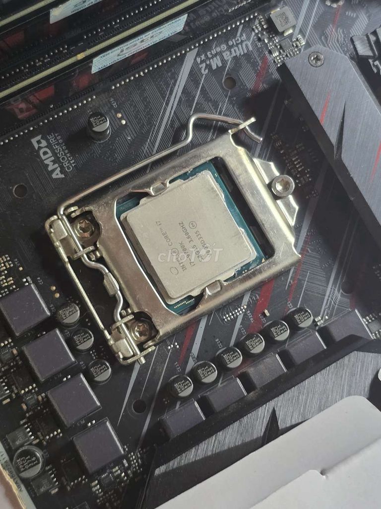 SẴN CPU I7 9700K GIÁ 2550K CHẠY NGON