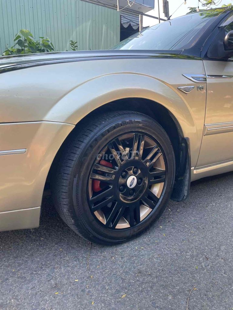 Ford Mondeo 5-местный бронзовый желтый