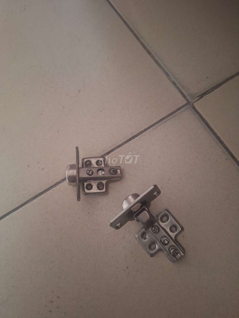 Bản lề cửa đã sử dụng 16 cái. Mua bán Nội thất, đồ gia dụng khác tại Huyện Gia Lâm Hà Nội được đăng bởi nam hình 1