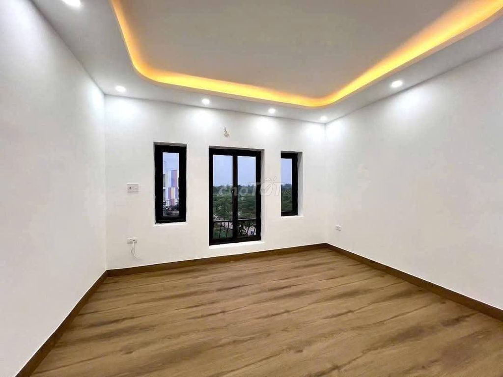 7-этажное здание лифта Thanh Tri Elevator TT, в 5 метрах от подземного аквапарка