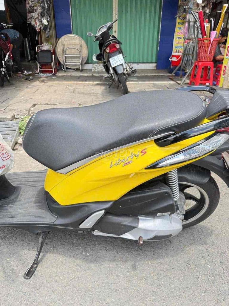 vespa Vàng Liberty Mới đẹp rẻ. Mua bán Xe máy tại Quận 6 Tp Hồ Chí Minh được đăng bởi Hồ Ngọc hình 4