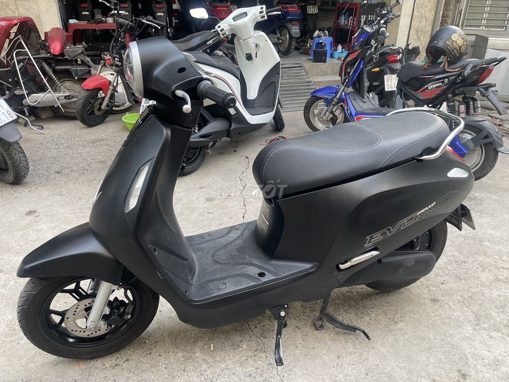 Черный электрический скутер VinFast Evo Grand 9.000 км
