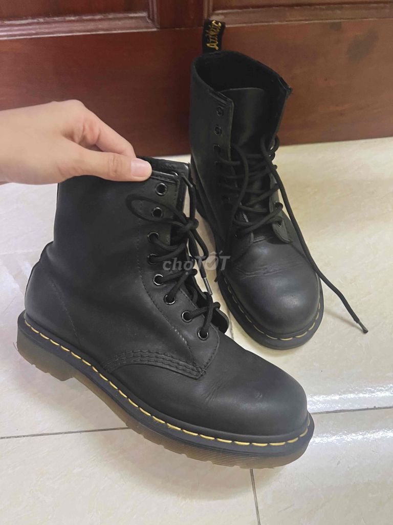 Giày bốt Dr. Martens Nữ Đen size 38. Mua bán Giày dép tại Quận Hoàng Mai Hà Nội được đăng bởi CŨ NGƯỜI MỚI TA  hình 1