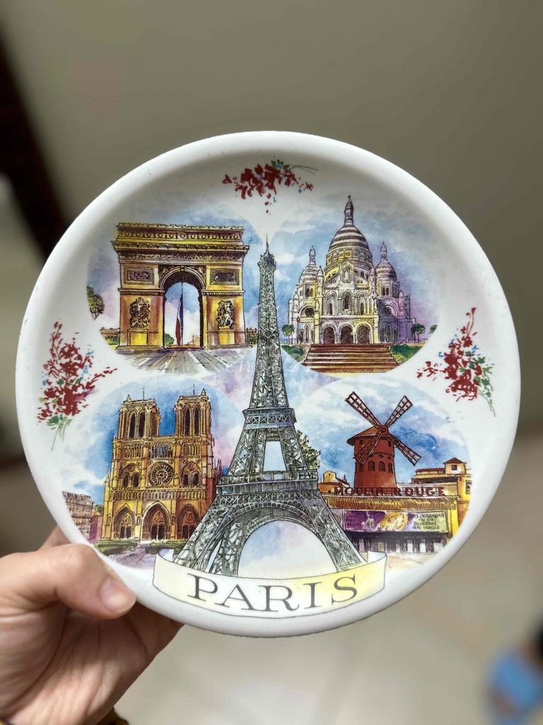 Tranh Paris trên đĩa của Pháp