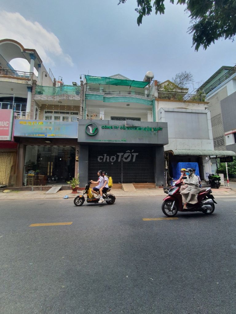 CHỉ 30Tr/th- Cho thuê nhà NC MTKD Nguyễn Xuân Khoát.DT 7x17. đúc 2 Lầu