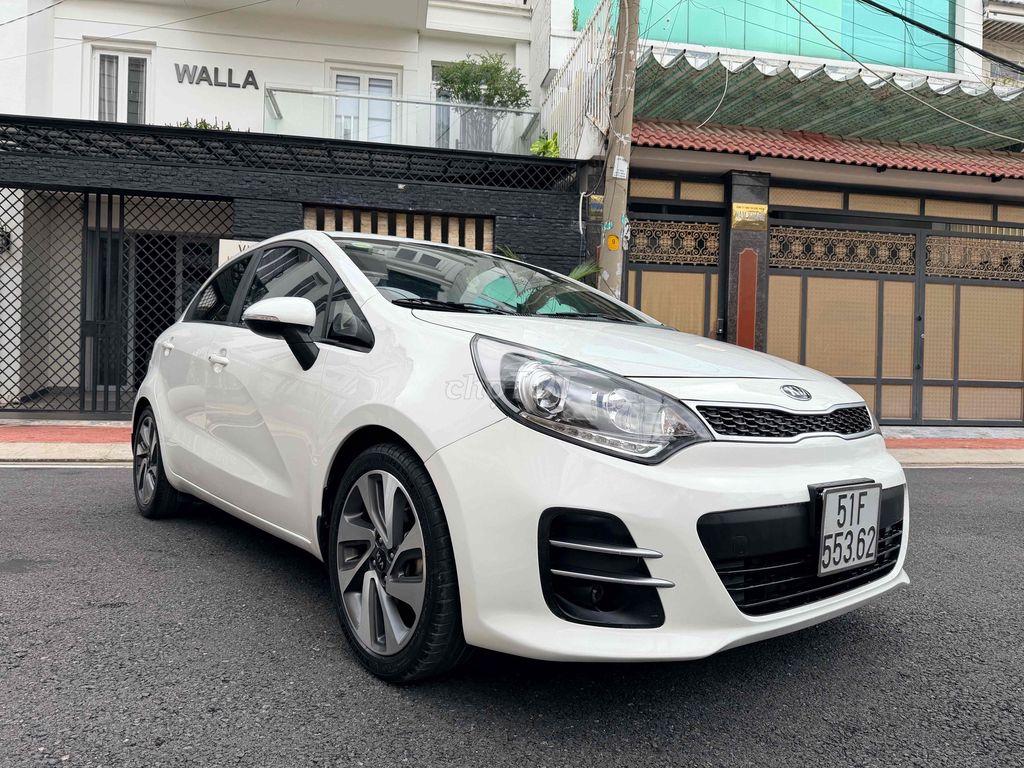 Kia Rio 1.4 AT хэтчбек 5 мест 2015 Корея