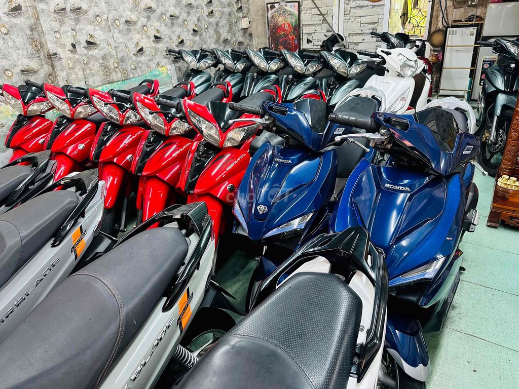 Разнообразный скутер Honda SH