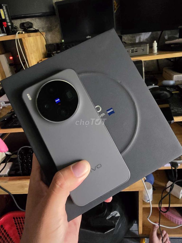 Vivo X300 256GB QT Giao Lưu. Mua bán Điện thoại tại Thành phố Thủ Đức Tp Hồ Chí Minh được đăng bởi HD MEDIA HCM hình 1