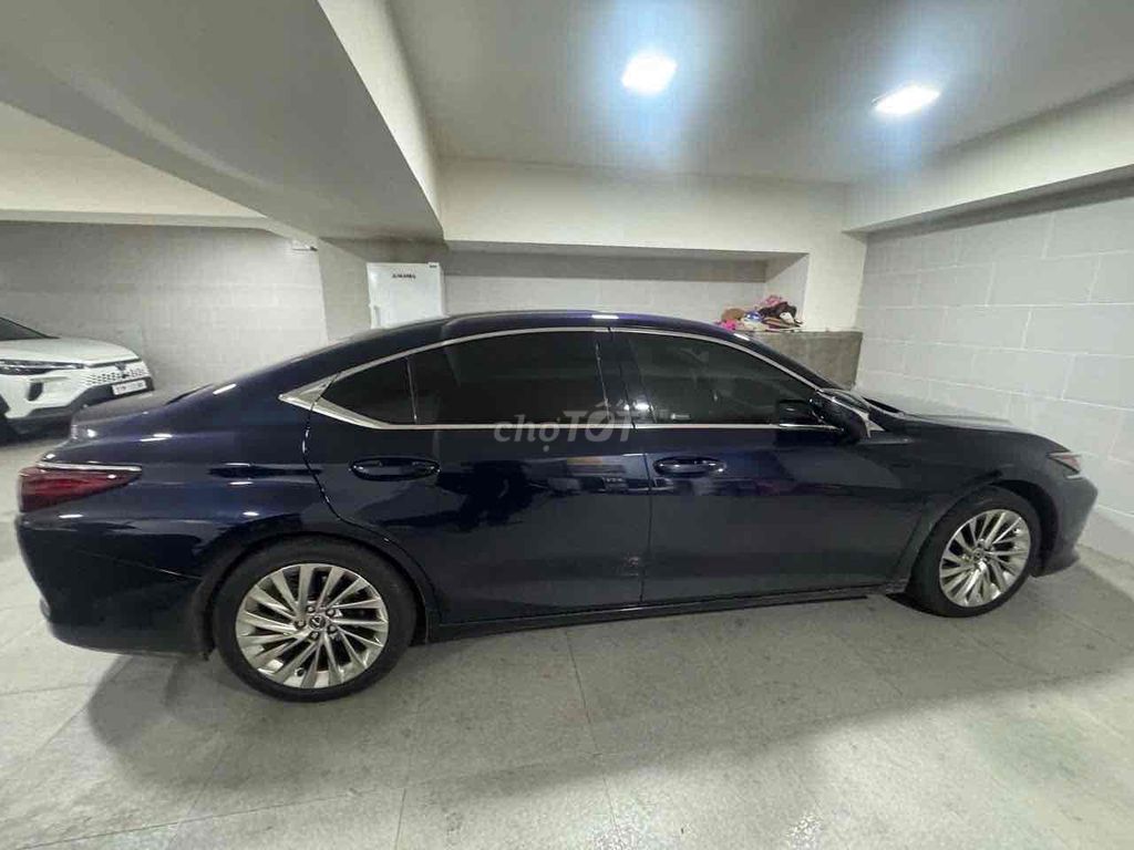 Lexus ES250 2020 Синий, автомат 8-ступ.