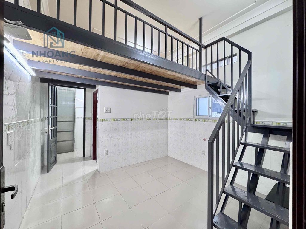 Giá Tốt!! Cho Thuê Phòng Gác 25m2 Tách Bếp_Cửa Sổ Trời Ngay CMT8 Q3