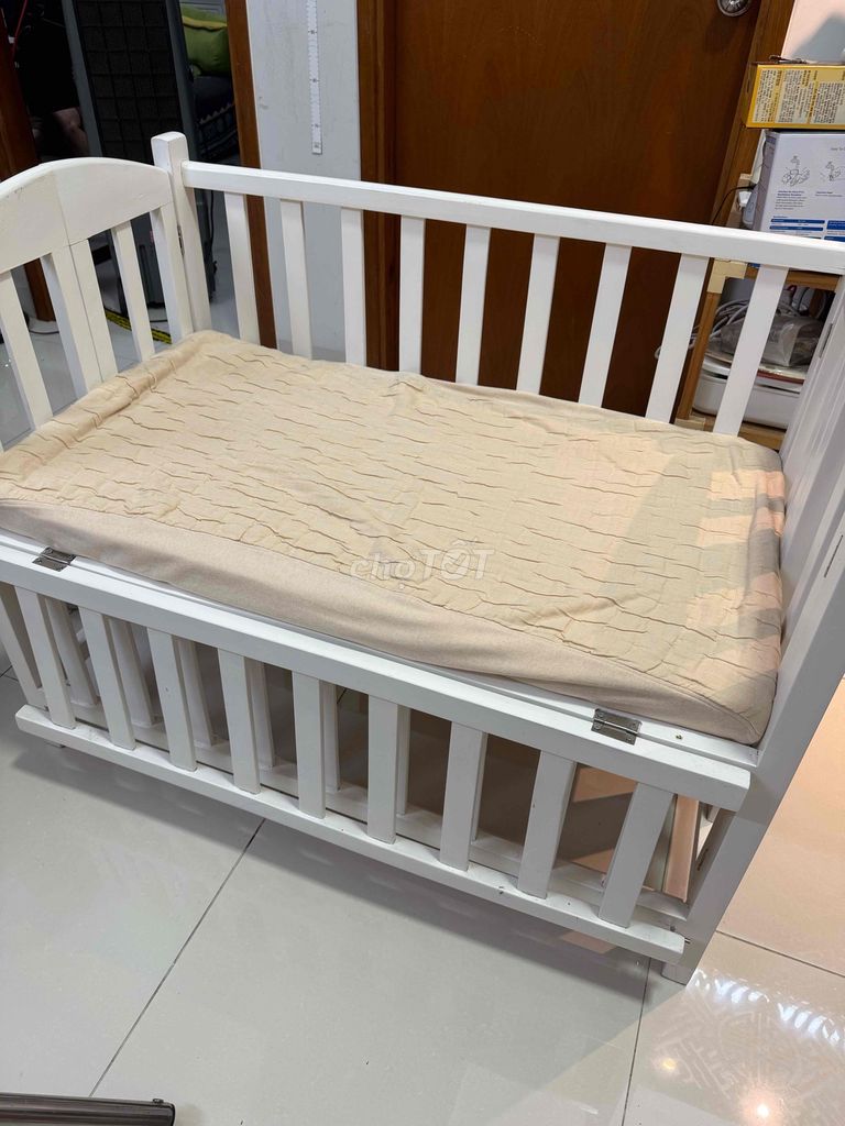 Cũi em bé Gỗ Trắng 1m1x60cm Chưa sử dụng. Mua bán Mẹ và bé tại Quận Gò Vấp Tp Hồ Chí Minh được đăng bởi Lê Thị Lan Thanh hình 1