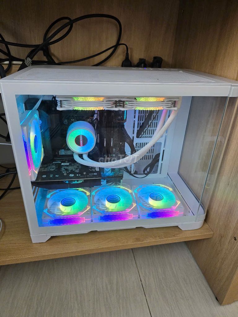 PC gaming màu trắng !