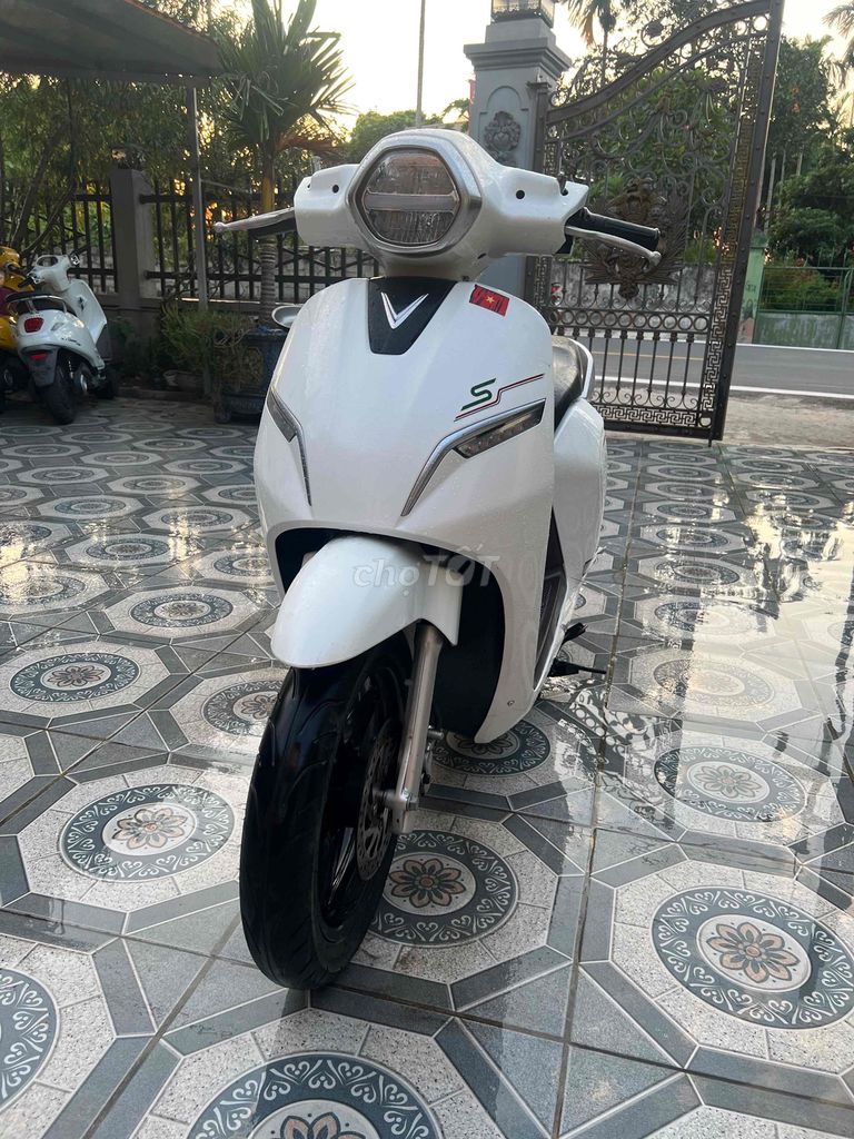 Электроскутер VinFast Klara S2 2025 белый 13000 км