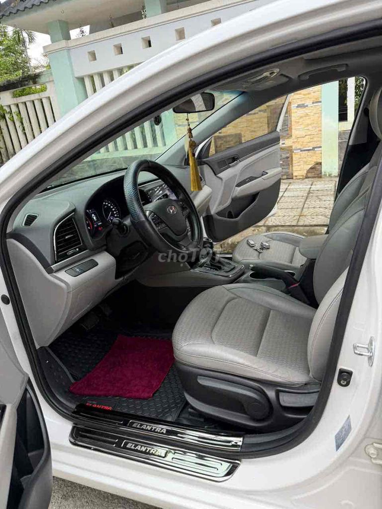 Hyundai Elantra 2018 Белая автоматическая